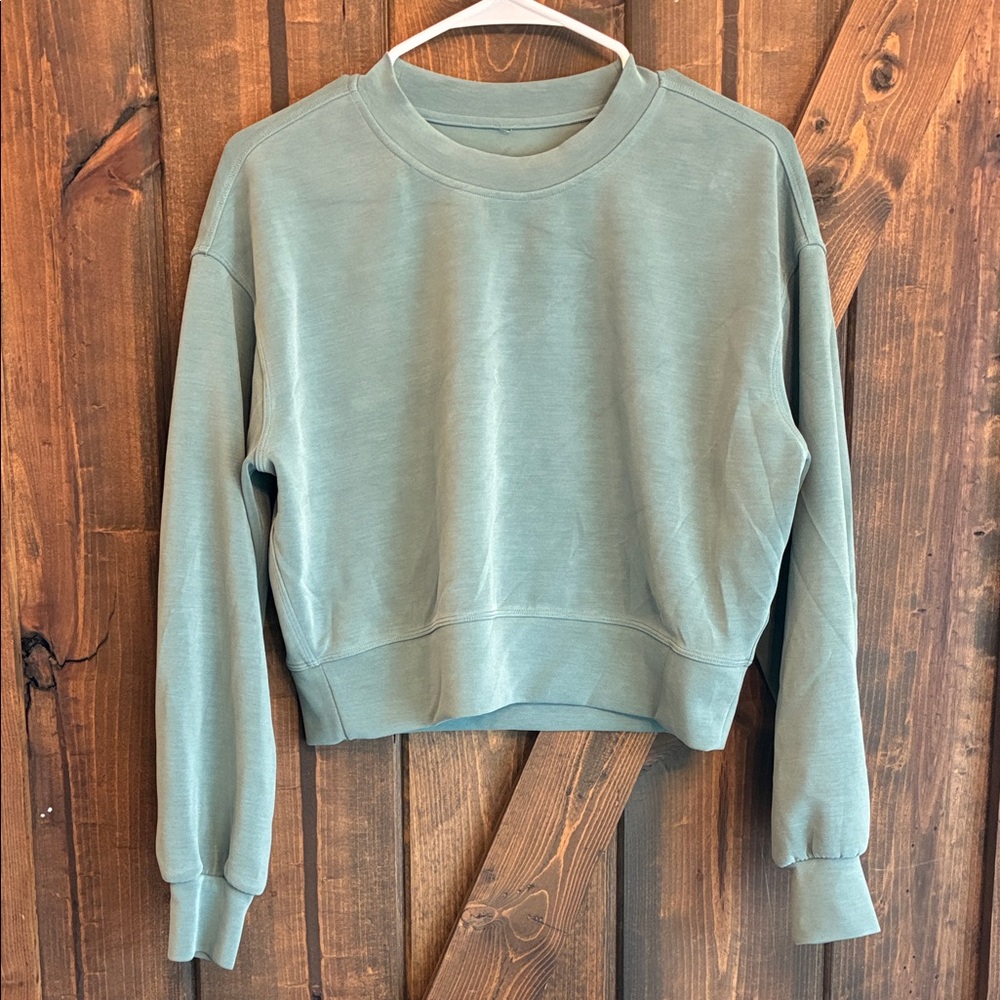 Lululemon Softstream Green Cropped Sweatshirt Crewneck